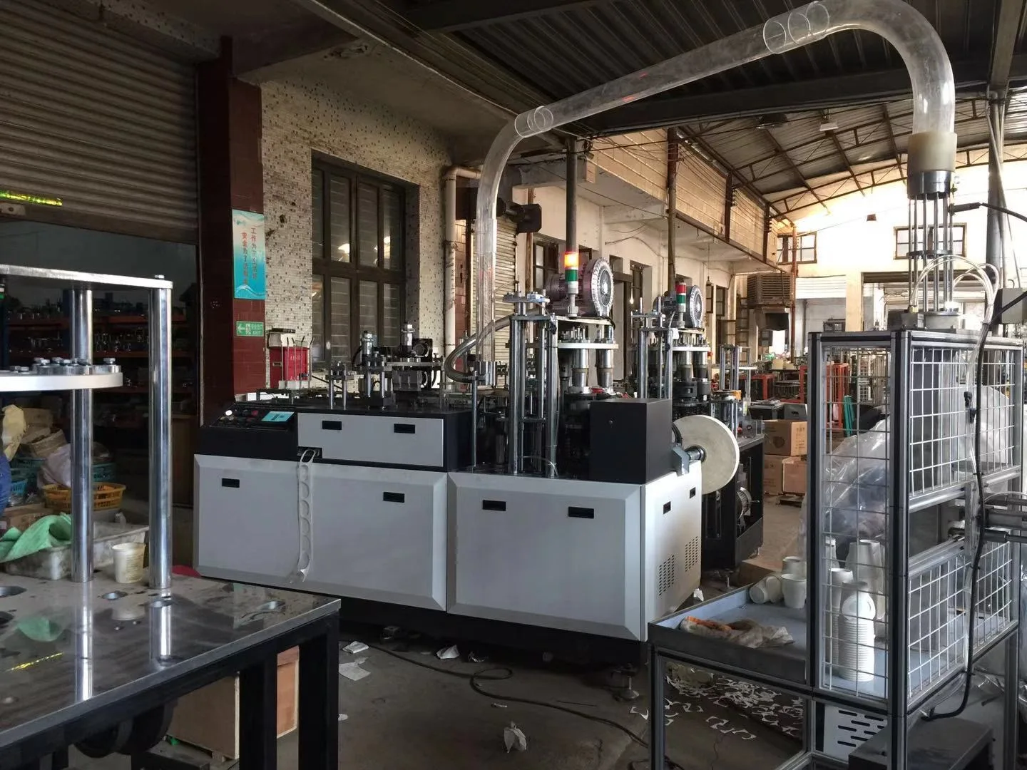 آلة أوتوماتيكية بالكامل لتصنيع الأكواب الورقية للشركات الصغيرة 2025 الأكثر مبيعًا