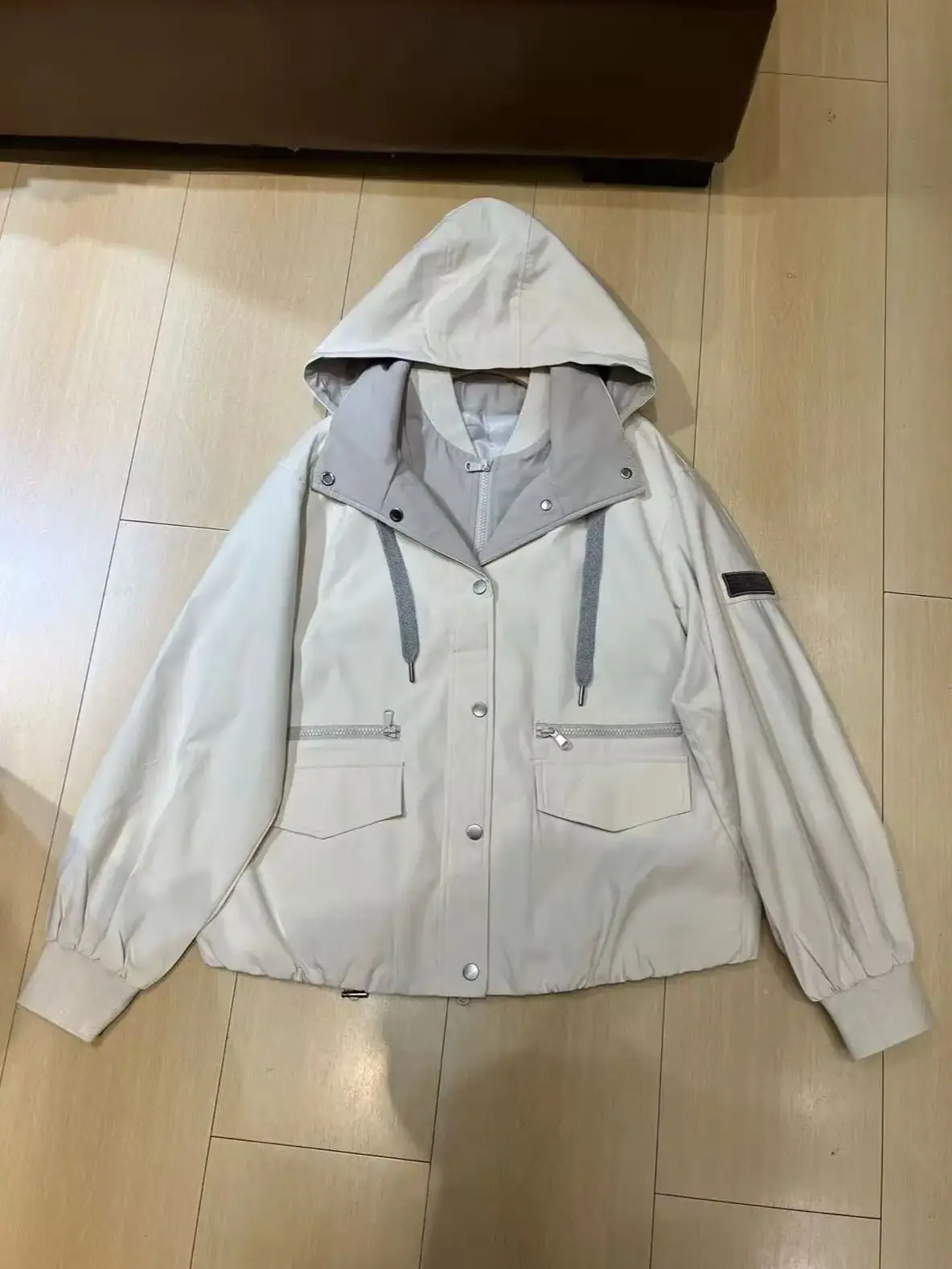 Wiosenna, lekka, wysokiej jakości kurtka wiatrówka damska