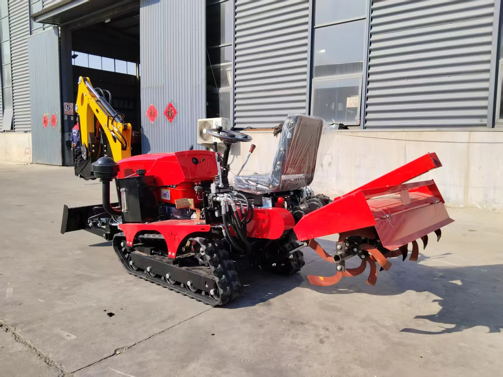 Customized Agricultural Crawler Tractor 35HP Compact Crawler Tractor Cultivator with Digger