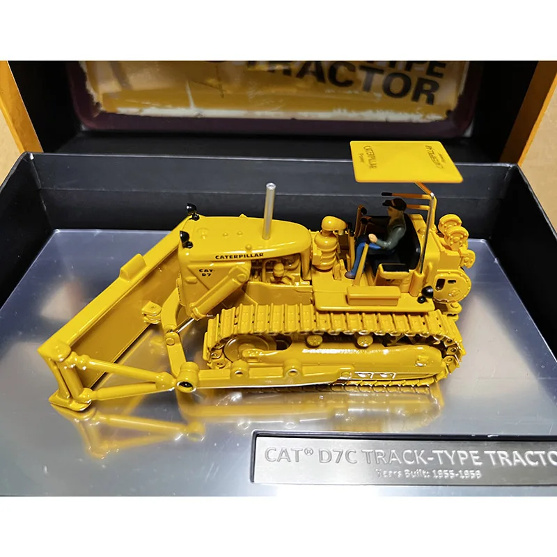 DM 1:50 Scale CAT D7C Crawler Bulldozer Alloy Construction Vehicle Forklift Model 85577