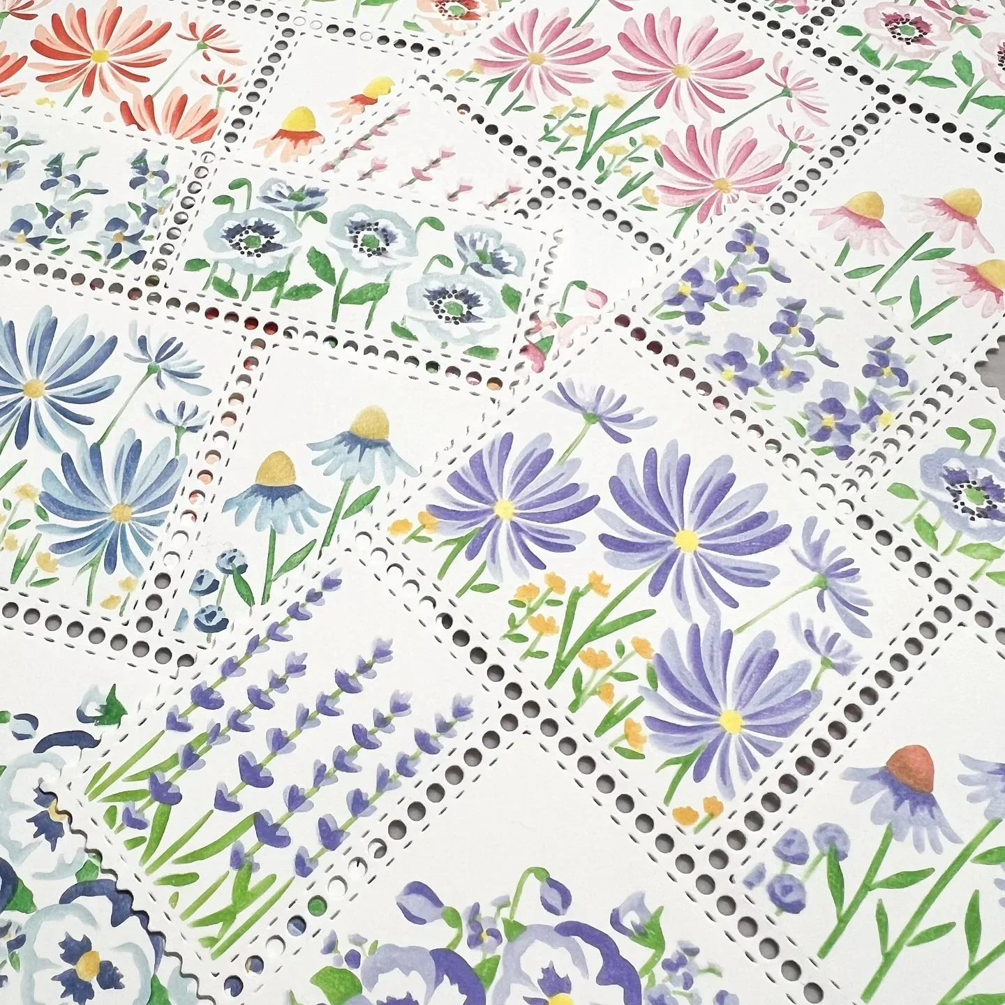 Pochoirs à couches de fleurs sauvages, coeurs d'amour, timbres-poste d'anniversaire, matrice de découpe pour bricolage, fabrication de cartes, Scrapbook, fournitures artisanales, 2025