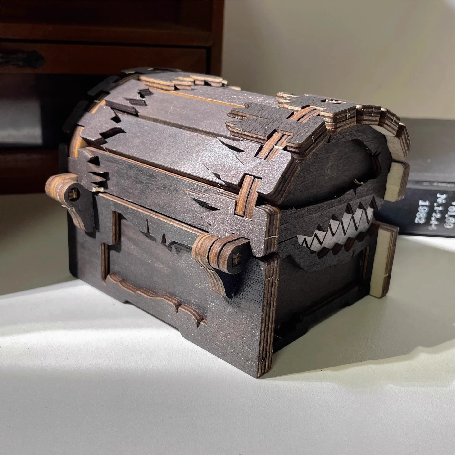 

Деревянный ящик-монстр для DND Ящик для хранения кубиков для подземелий и драконов для сторания акриловых кубиков, металлические кубики из смолы, ключи