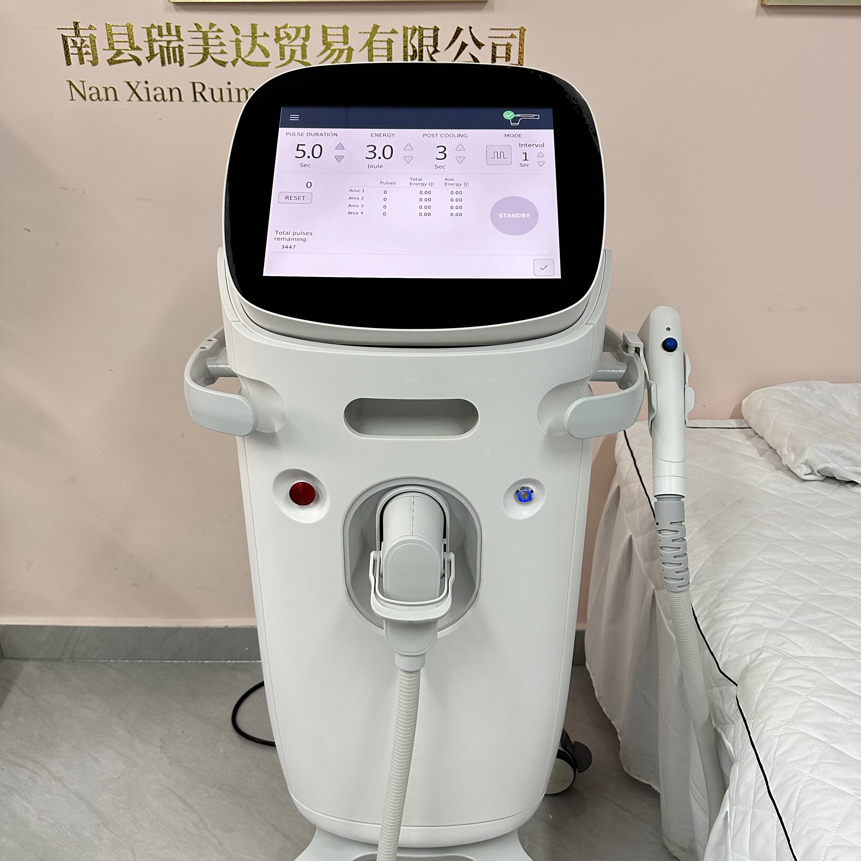 

Ultrasonic Skin Tightening and Lifting Device Anti Aging Facial Machine for Neck Eye Area Sagging Skin Suitable for Spa
