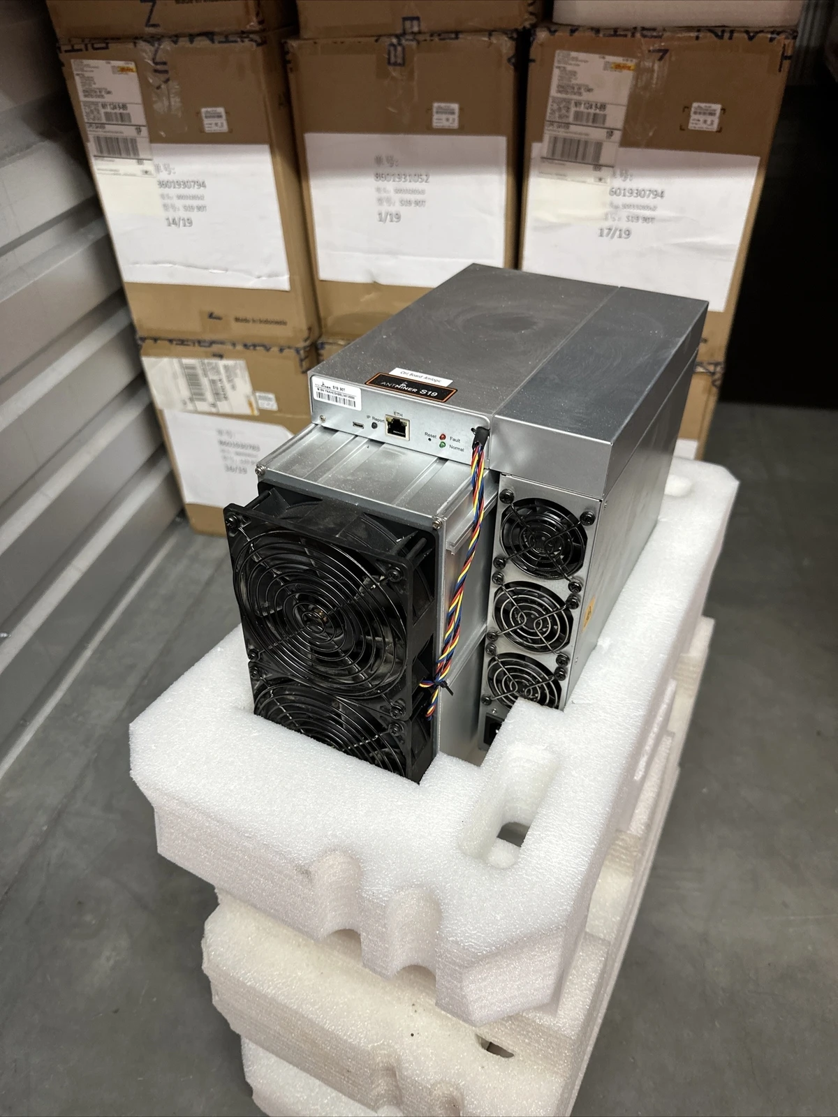 PURE NEW Factory-Packed Bitmain Antminer Z15 Pro 860K ZEC ASIC Miner with Invoice
