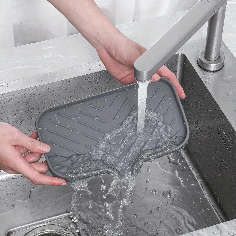 

1 set of gray drain pads, non slip bottom, silicone material, suitable for washing dishes and draining water