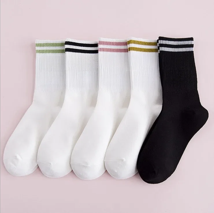 2023 Nouveau Harajuku Mode Décontracté Femmes Hommes Tube Art Chaussettes Hip Hop Leave Me Alone Chaussettes Coton Femme Skateboard Lettre Chaussette