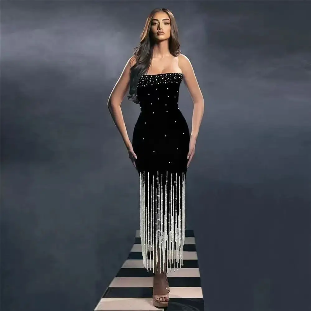 Robe bandage noire sexy sans bretelles, ornée de perles, de haute qualité, style mondaine, élégante, avec franges perlées.