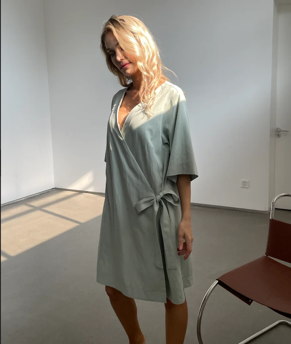 Mini robe décontractée en lin à manches courtes et col en V pour femmes, nouveau design, été, 2024