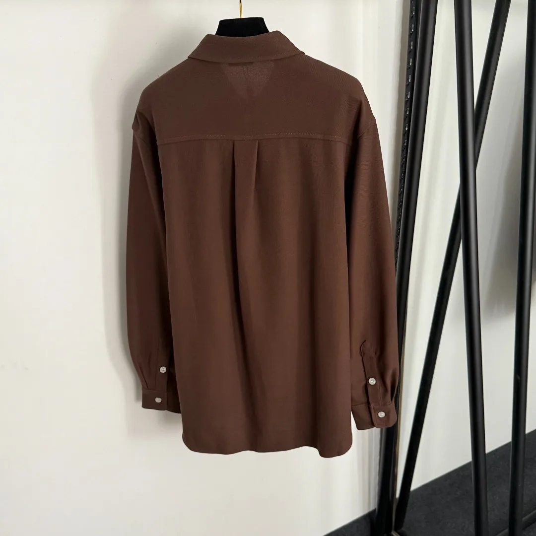 

Новая повседневная рубашка с длинными рукавами и свободными лацканами, украшенная пуговицами