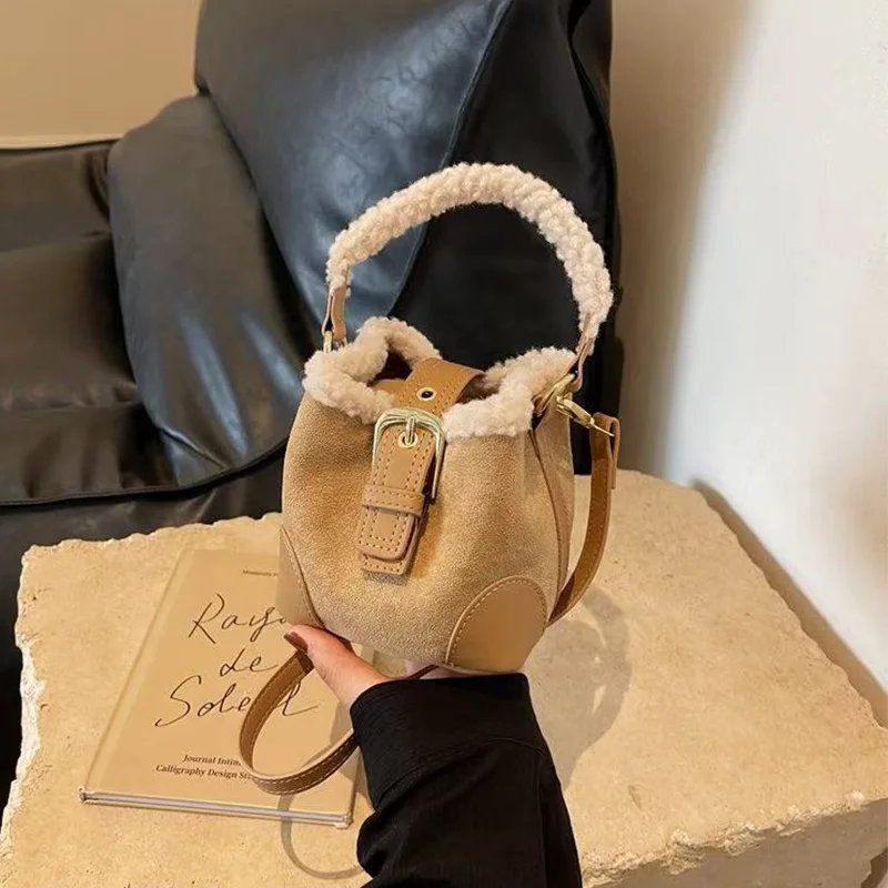 Bolso tipo cubo de ante sintético beige con asa de piel sintética y ribete de cuero, bolso grande de hombro informal para mujer, estilo revista minimalista