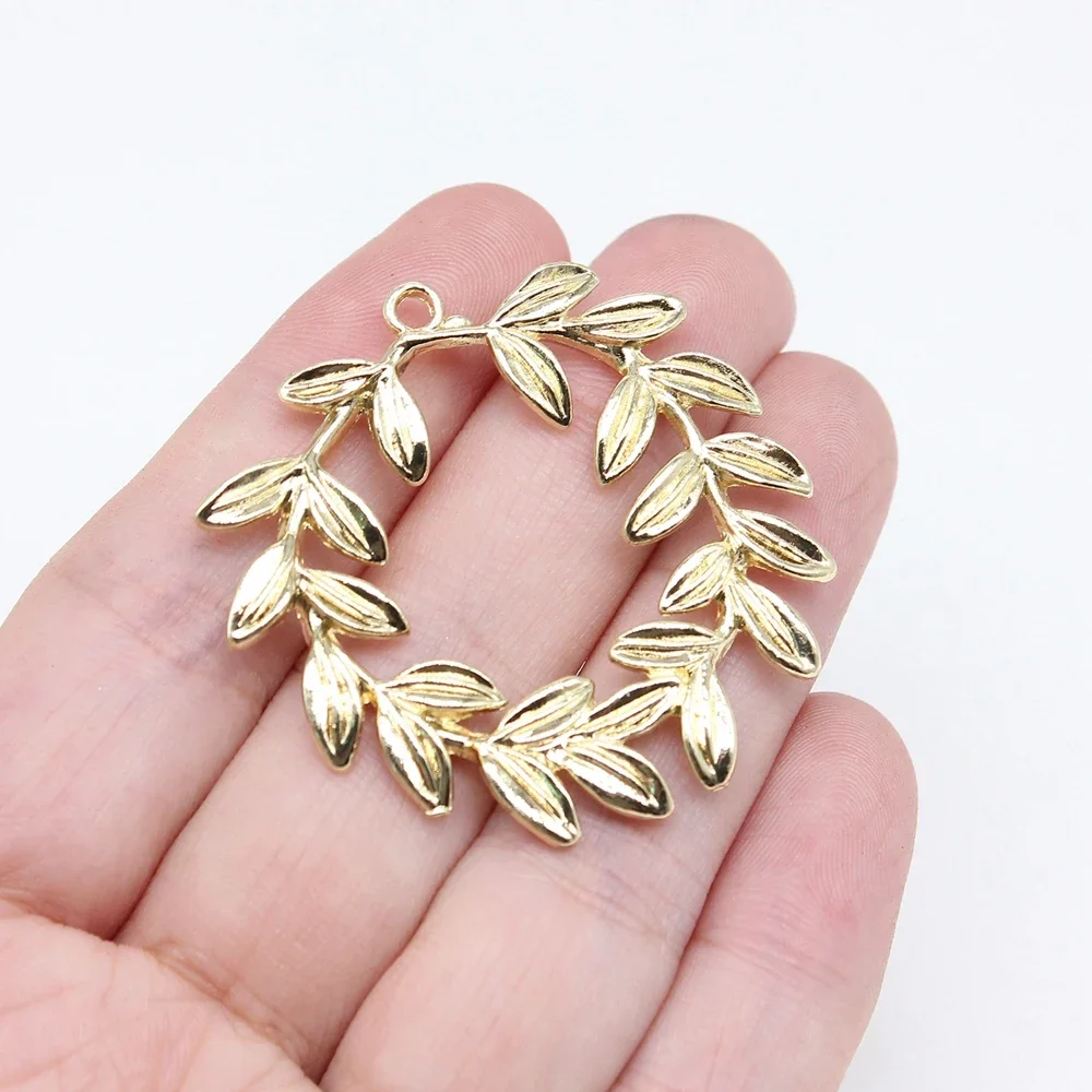 WYSIWYG 4 sztuk Charms gałązka oliwna wianek 41x36mm antyczny brąz srebrny kolor wisiorki Making DIY Handmade biżuteria — zdjęcie 2
