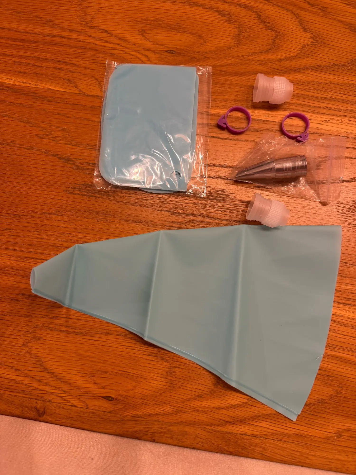 Piping Bags and Tips Set -120pcs Ultimate Cake Decorating Supplies Kit Includ Pastry Bag Frosting Tips Icing Scrapers For Baking photo review