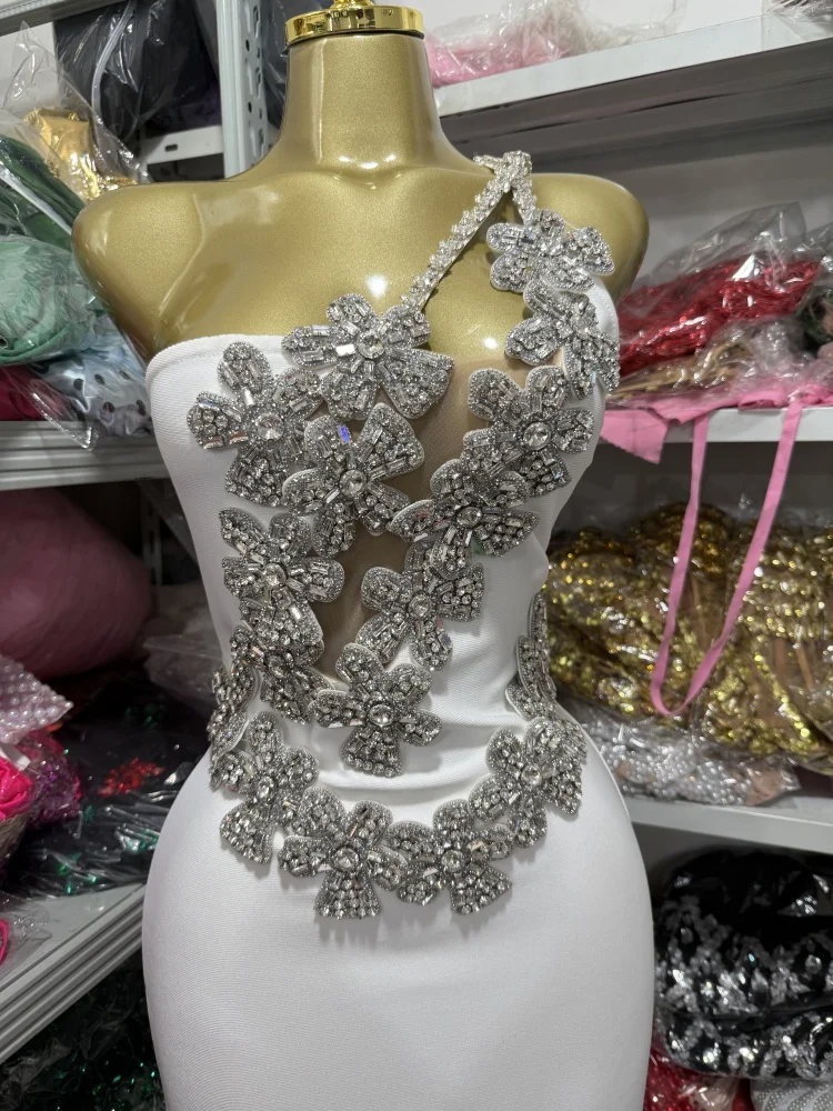 عالية الجودة أنيقة الأبيض خارج الكتف مطرز الجوف طويل التفاف فستان المرأة فستان حفلة عصري فستان الزفاف