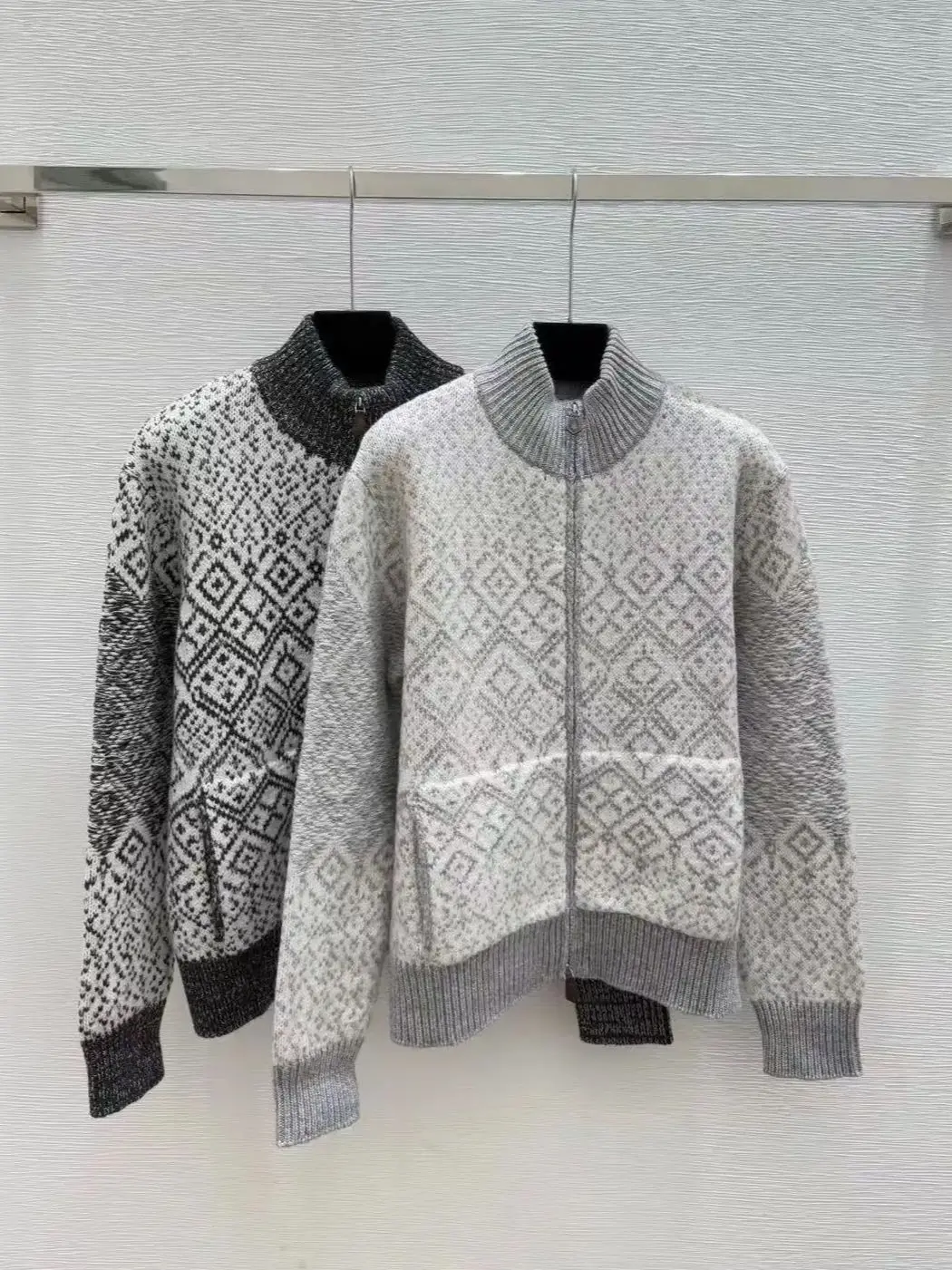 

Роскошный зимний вязаный кардиган с высоким воротником и длинными рукавами