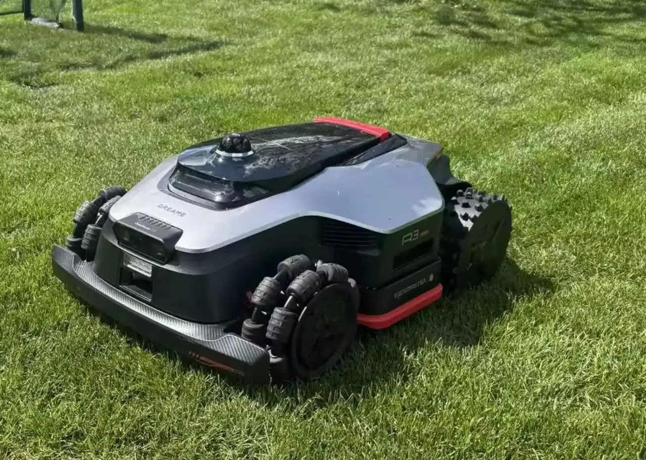 BRAND NEW DRE-AME A3 AWD Pro Robot Lawn Mower, With its all-wheel drive, 80% (38.7°) slope capability, work perfectly 100%