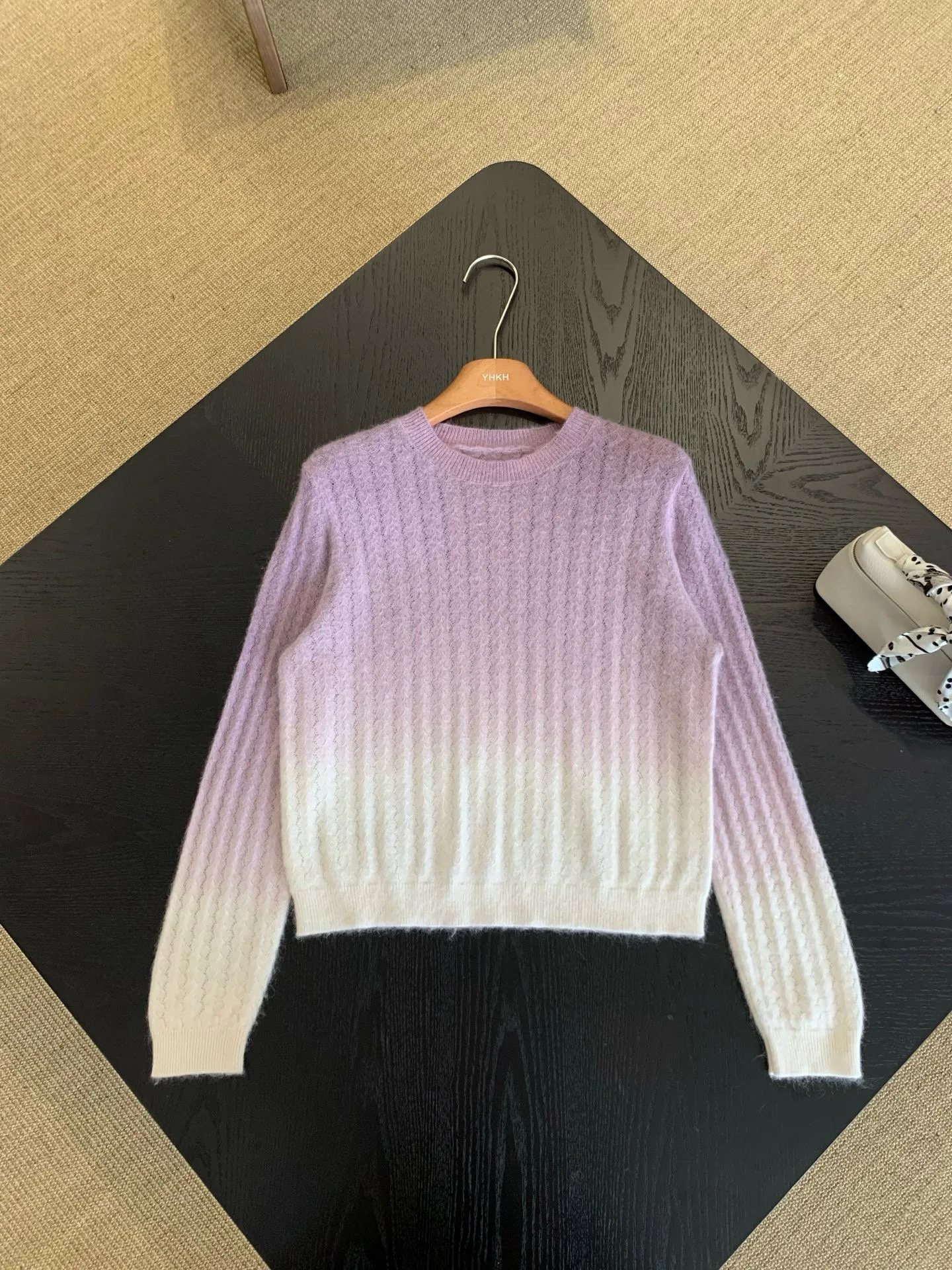 بلوفر نسائي فاخر من الصوف المحبوك باللون الأرجواني المتدرج للخريف والشتاء #1