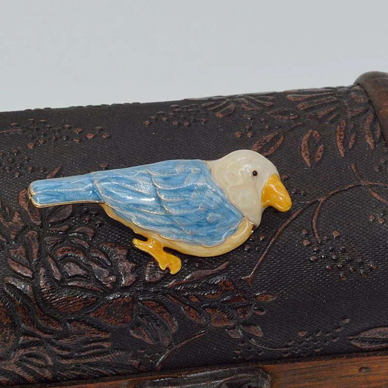 Beautiful Fashion Jewelry Boutique Cloth Accessory Tiny Animal Budgie Pendant Pin Yellow Blue Enamel Cute Bird Brooch for Women