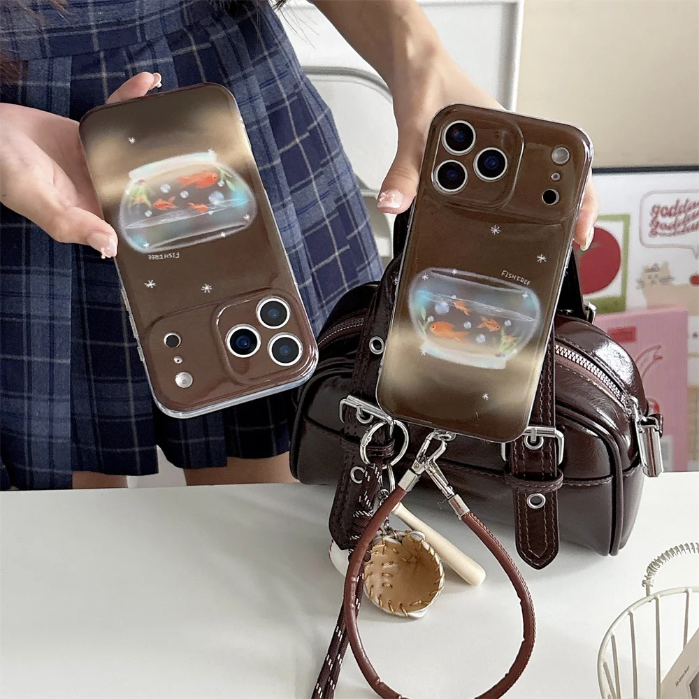 حافظة هاتف كورية لطيفة على شكل سمكة صغيرة باللون البني لهاتف آيفون 17 برو 14 15 برو ماكس 16 مع حزام جلدي حافظات واقية عصرية