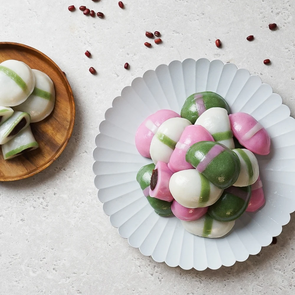 Soft and Chewy Half-Moon Rice Cakes with Plenty of Red Bean Paste, Made with Our Premium Rice - 1kg