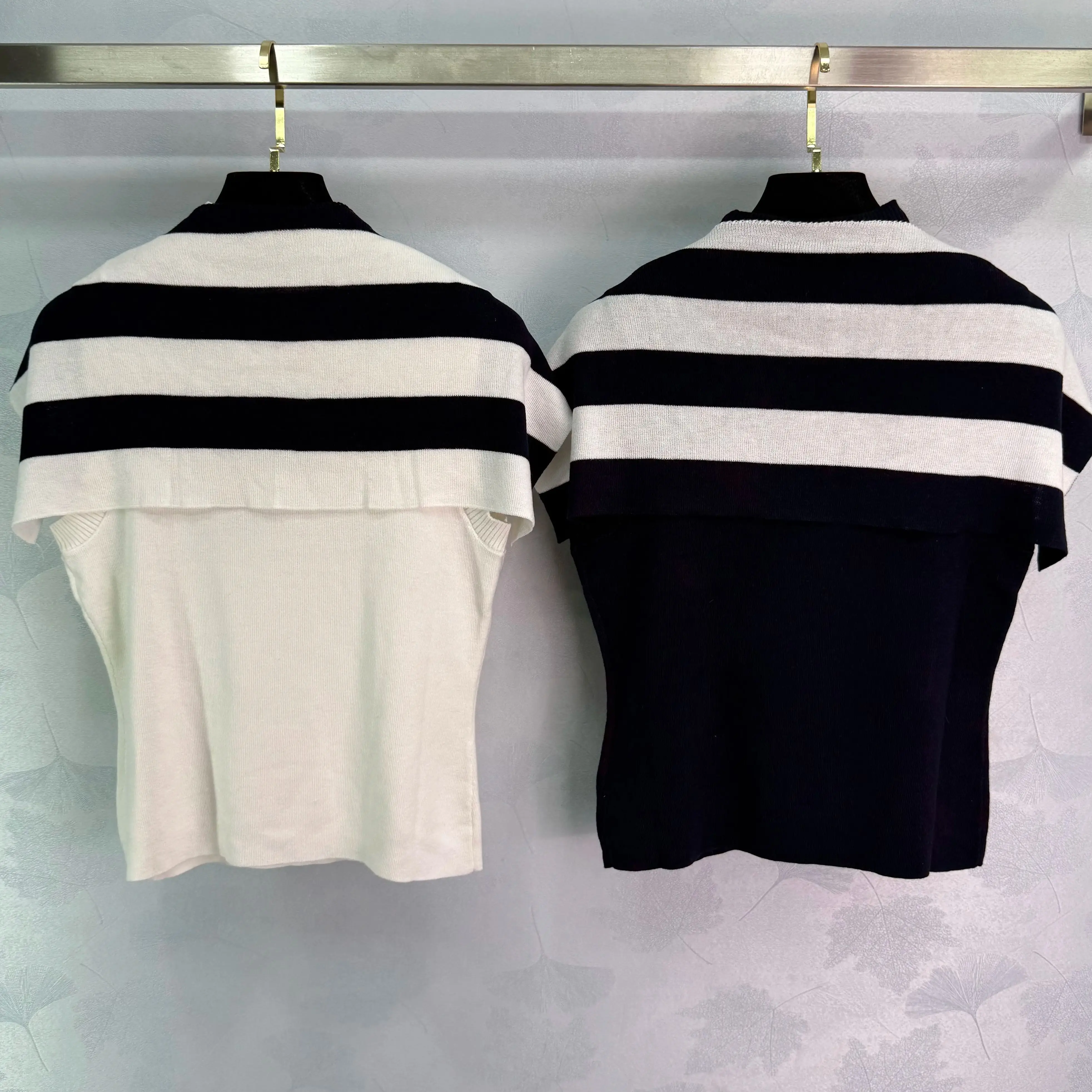 

2025 Autumn New Style Women's Striped Knitted Cardigan