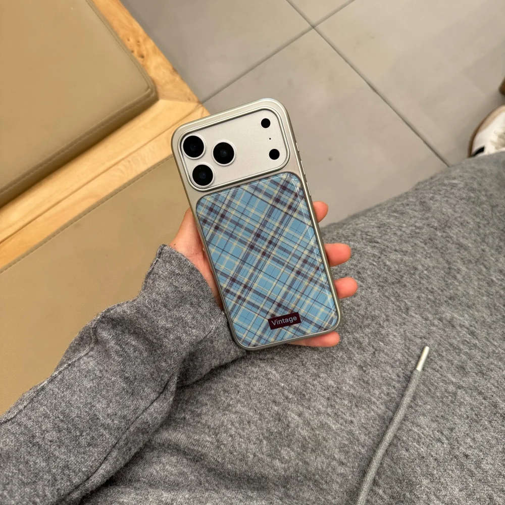 

Electroplated retro diamond pattern mobile case, suitable for iPhone 14/15/16/17 ProMax, practical new anti-fall protective case