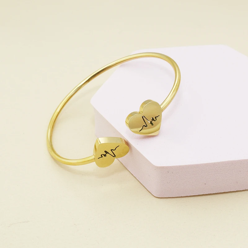 

Simple And Dvanced C-type Double Love Twisted Stainless Steel Ladies Bracelet