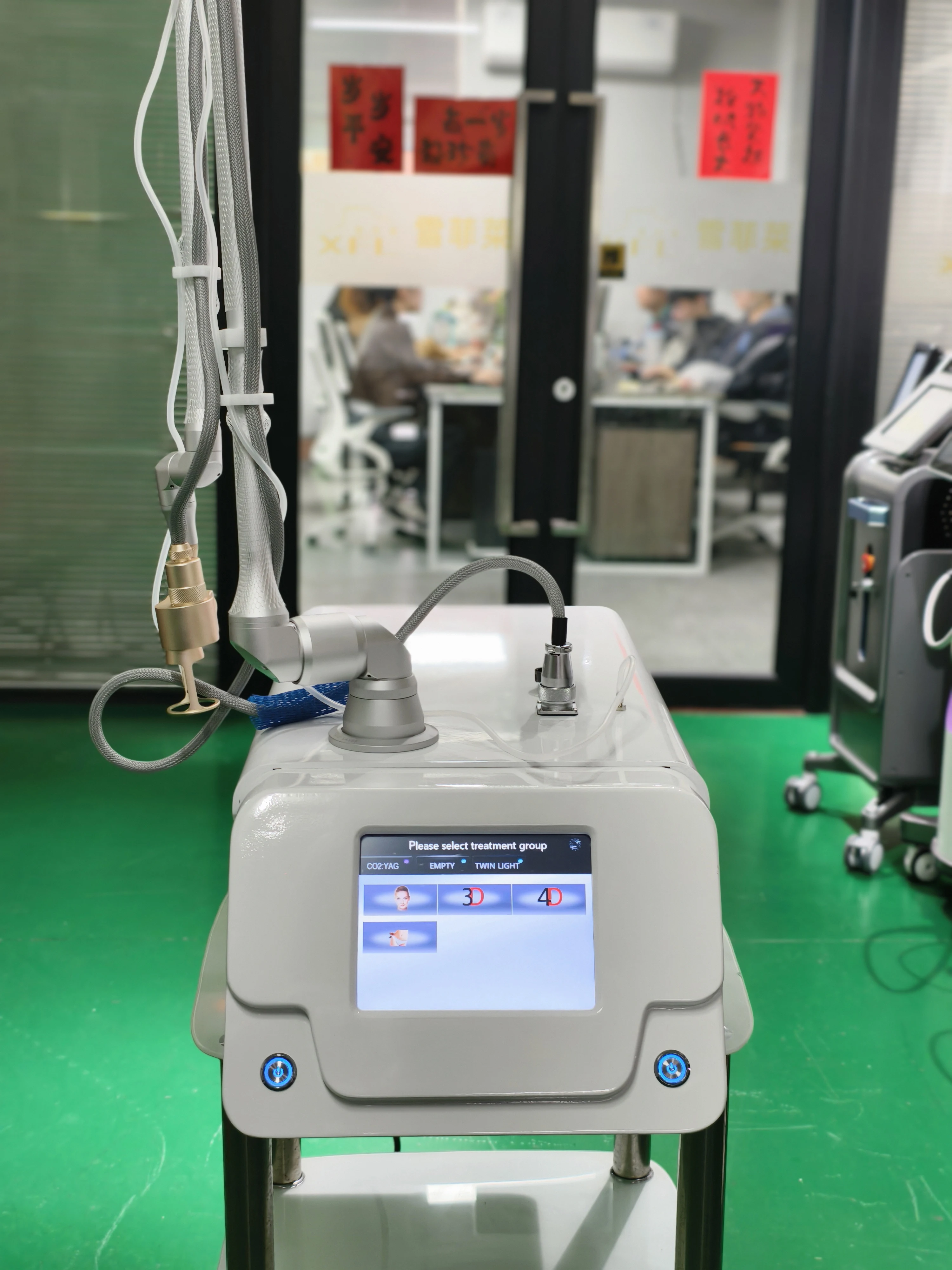 

Portable Professional Fotona Co2 Fractional Skin Rejuvenation Resurfacing Beauty Machine Effective Acne Scar Removal Equipment