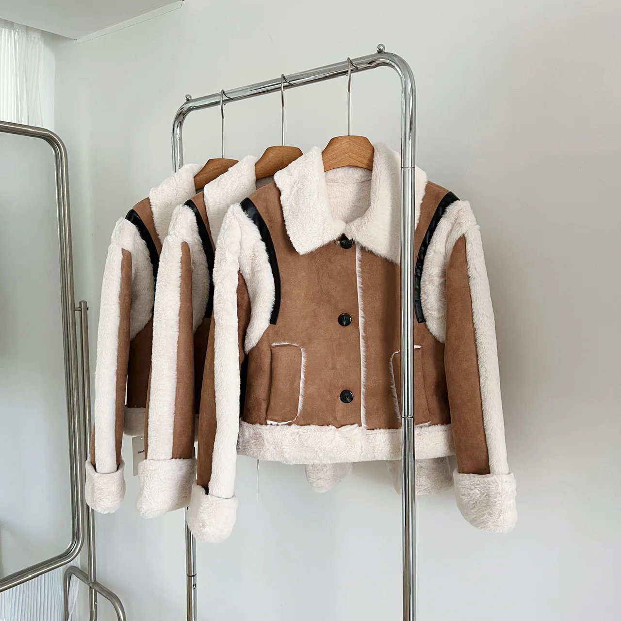 Chic Design Women Shearling Jacket Thicken Short Overcoats Stand Collar Motorcycle Outwear Button Warm Tops Fake Fur coat