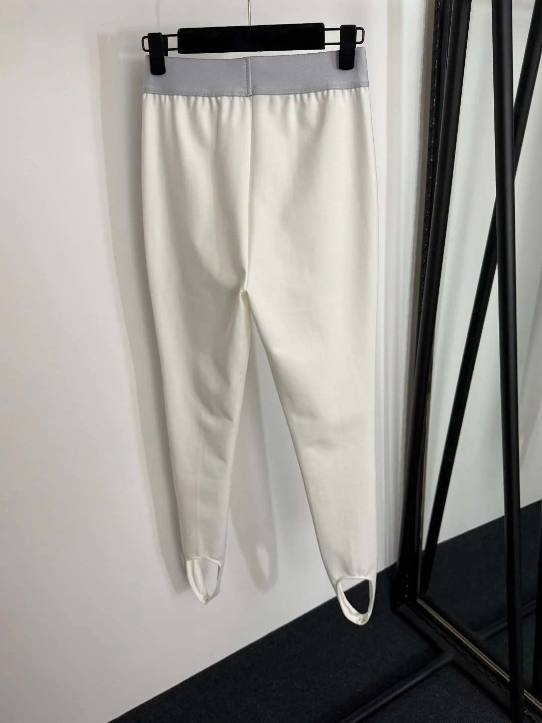 高品質の春夏用女性用織りベルトウエストシェイプ弾性スリムフィットパンツ、フットストーピングレギンス HL038