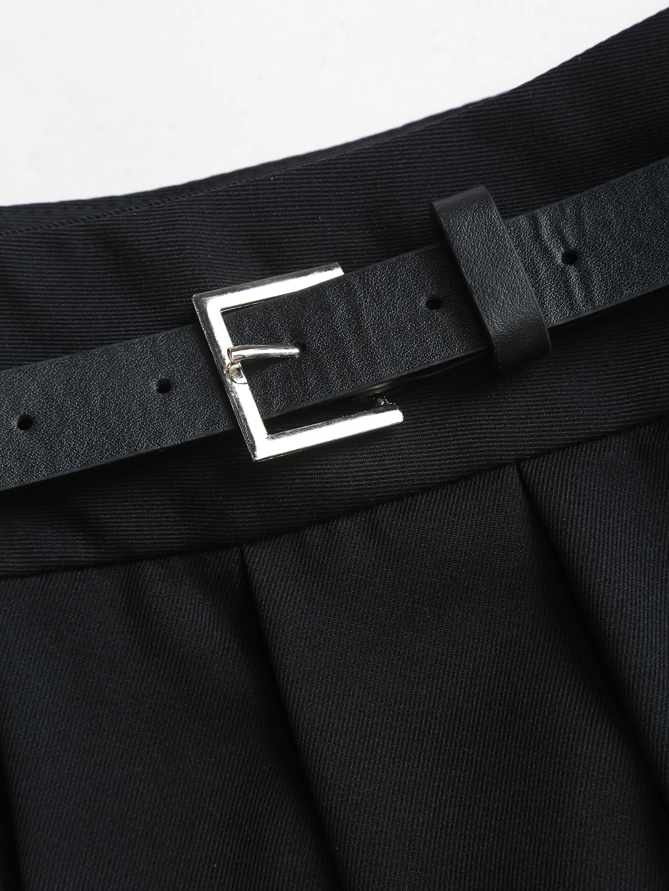 黒のハイウエストプリーツミディスカート（ベルト付き）、黒のウエストシェイプロングプリーツスカート