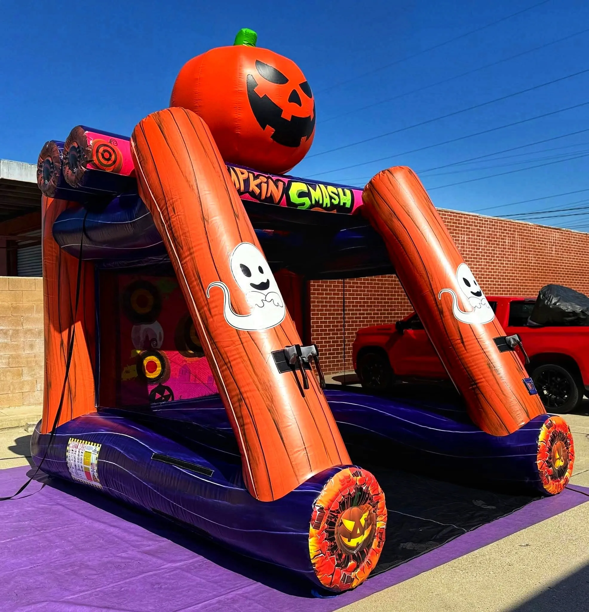 13フィート/4メートル ハロウィンテーマ インフレータブル斧投げダーツボード カスタムメイド インフレータブルカーニバルスポーツゲームおもちゃコンボ パーティーイベント用