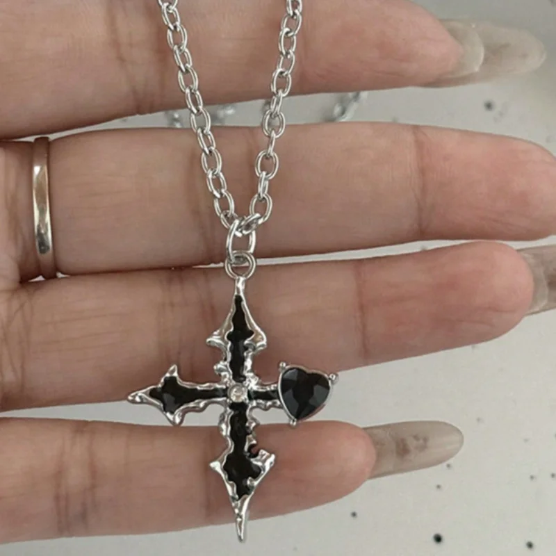 5Pcs Gothic Pendant Necklace Set Thorn Cross Black Heart Spider Vortex Spiral Pendant Necklace Men's and Women's Jewelry