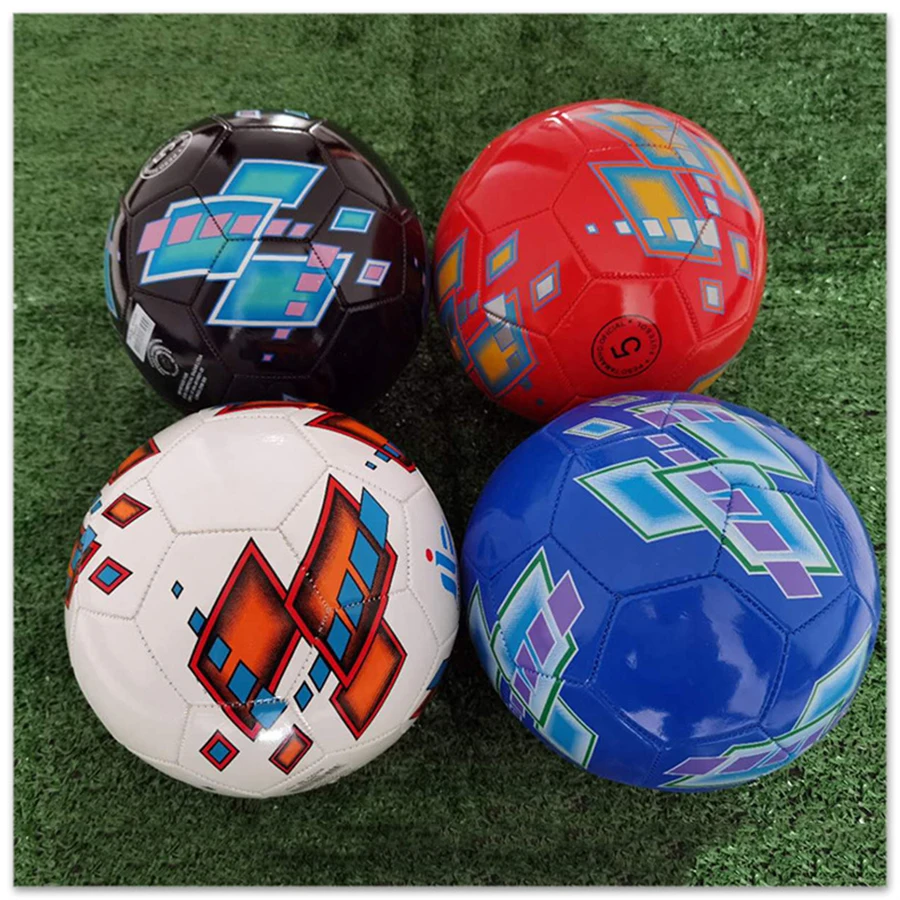 Der Nr. 5er-Fußball ist verschleißfest, geeignet für Training und Spiele. PVC-Material ist einfach zu handhaben. Es ist ein gängiger Ball für Sport und Freizeit, sowohl drinnen als auch draußen.