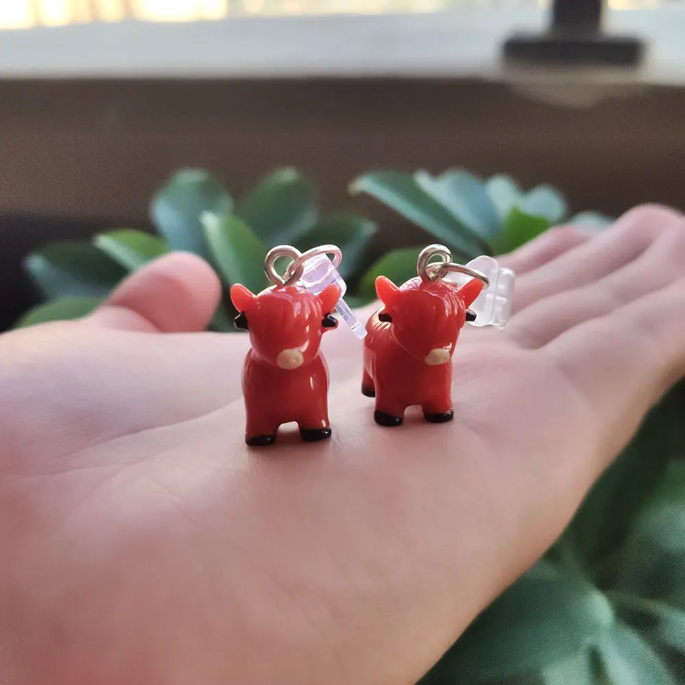 

Mobile Phone Dust Plug Pendant Cute Yak Cow Decoration For Type C& Lightening Port