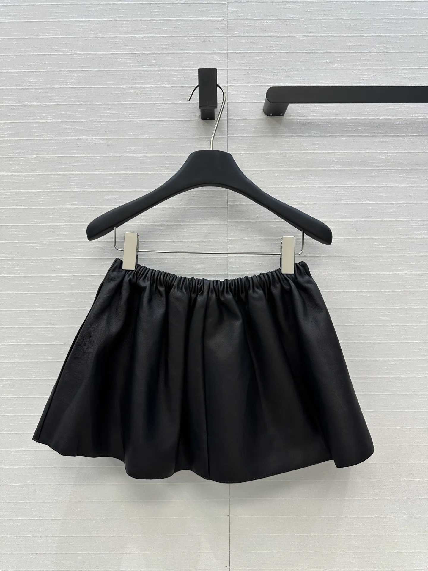 

High Quality Spring And Summer Women's Casual Fashion Genuine Leather 100%Sheepskin Letters Elastic Waist Mini Skirt JQ074