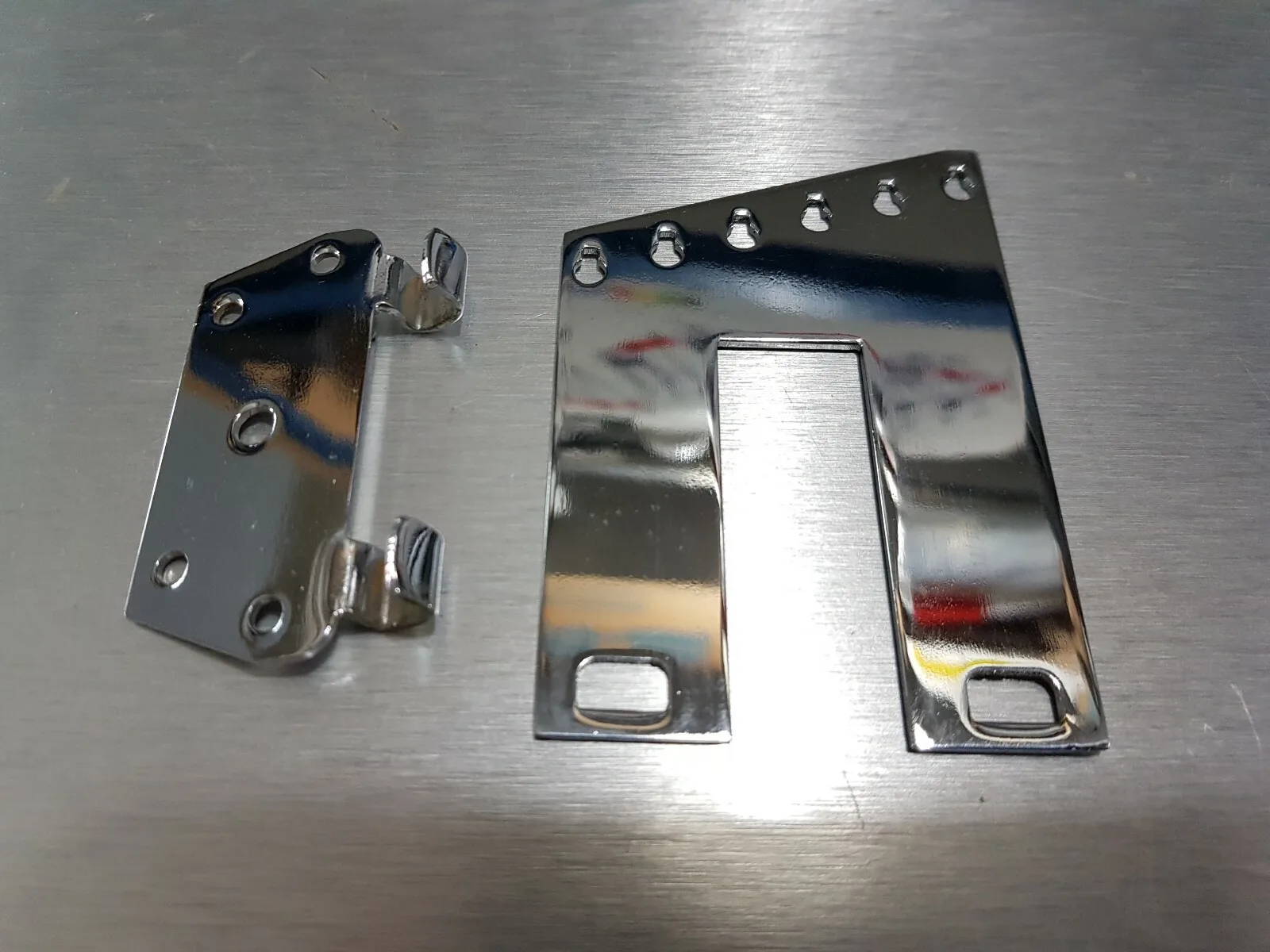 

6-струнный усиленный кронштейн трапеционной хвостовики для Rickenbacker + 2 болта ремня