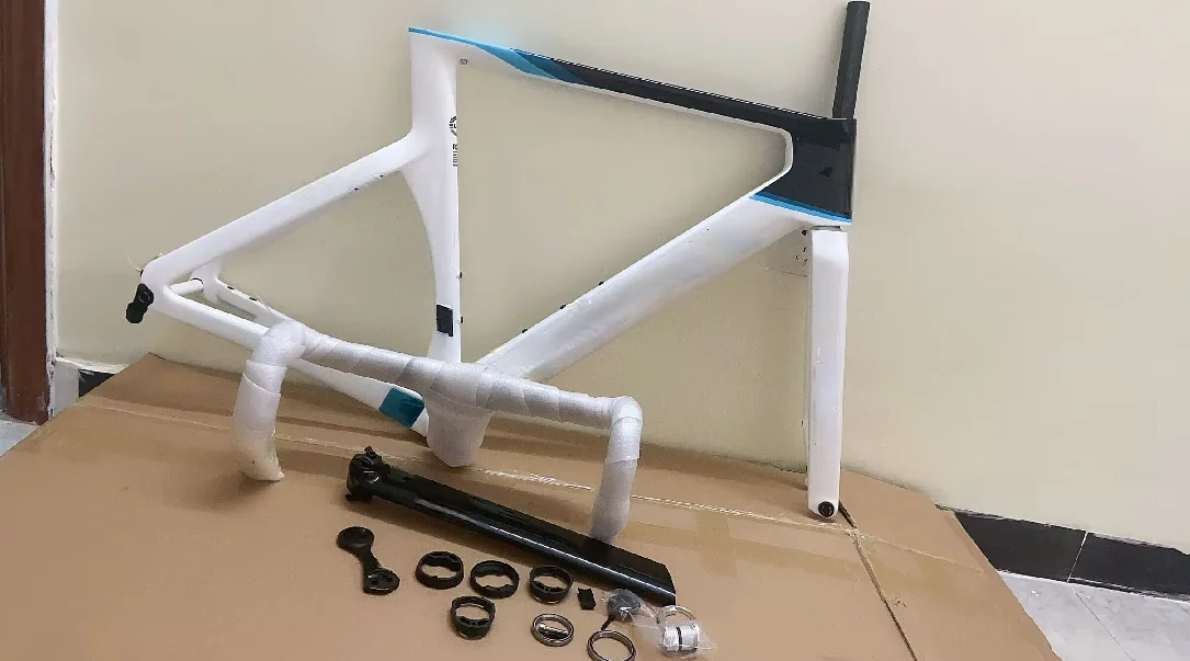 2025 top sale full carbon bike frame ud glossy t1000 white black road bike frame disc cycling frameset bb86+handlebar in stock