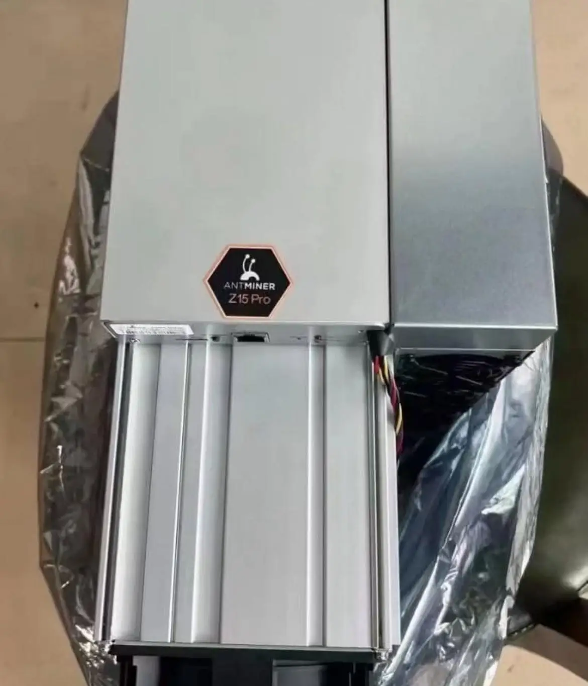 

Новинка в наличии Bitmain Antminer Z15 Pro 840KH 2780W
