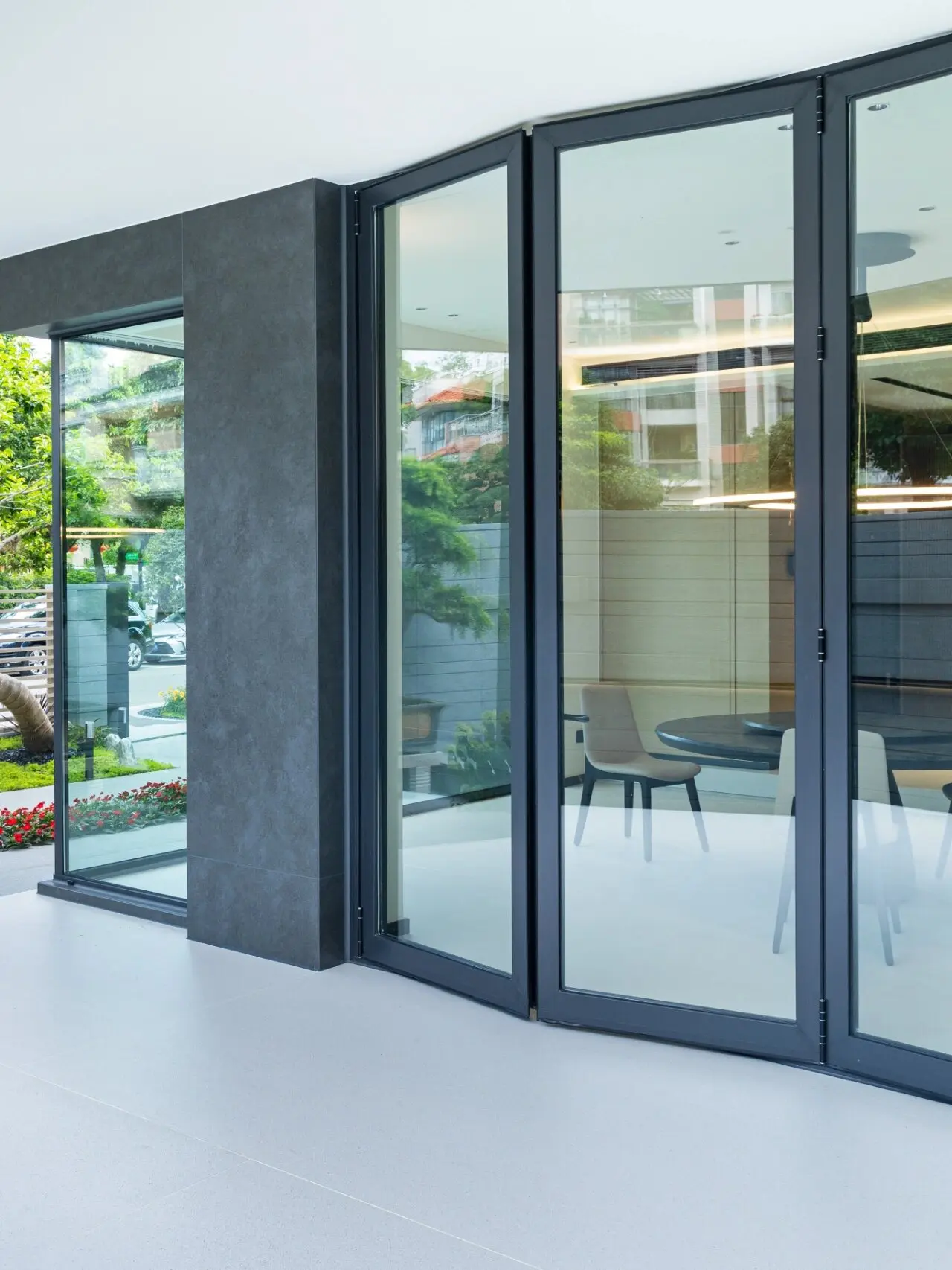 Aluminum Accordion Folding Door Customized Design Tempered Glass Heat Insulation Garden Villa House Dccordion Type Doors