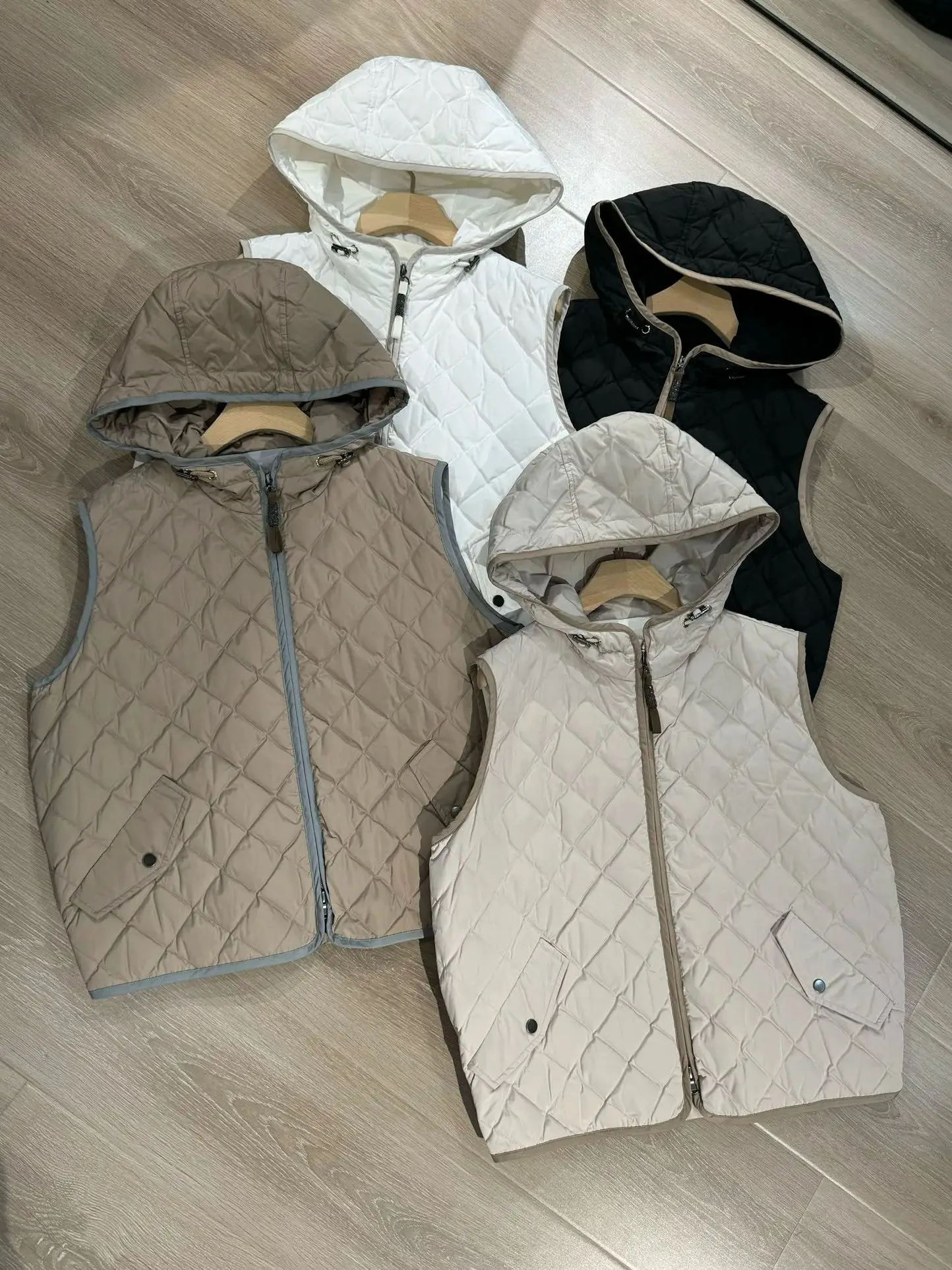 

Куртка без рукавов на гусином пуху