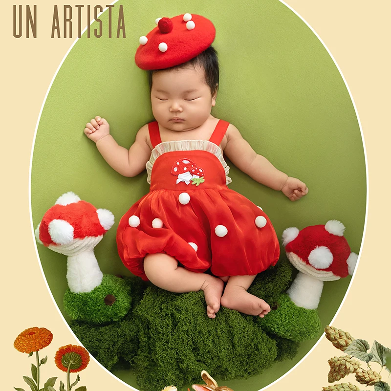 Mushroom Costume Newborn Photo Clothing Cute Beret Dress Shoot Set Mushroom Toy Green Grass Decoration Studio Baby Photo Props