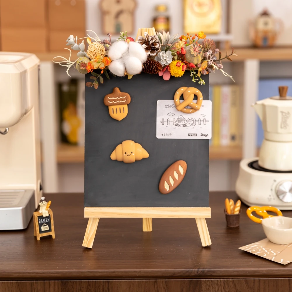 علامة سبورة صغيرة عتيقة مع حامل عرض لوحة رسائل لمحلات القهوة وقائمة مطعم الزفاف تعرض ديكور الحدث