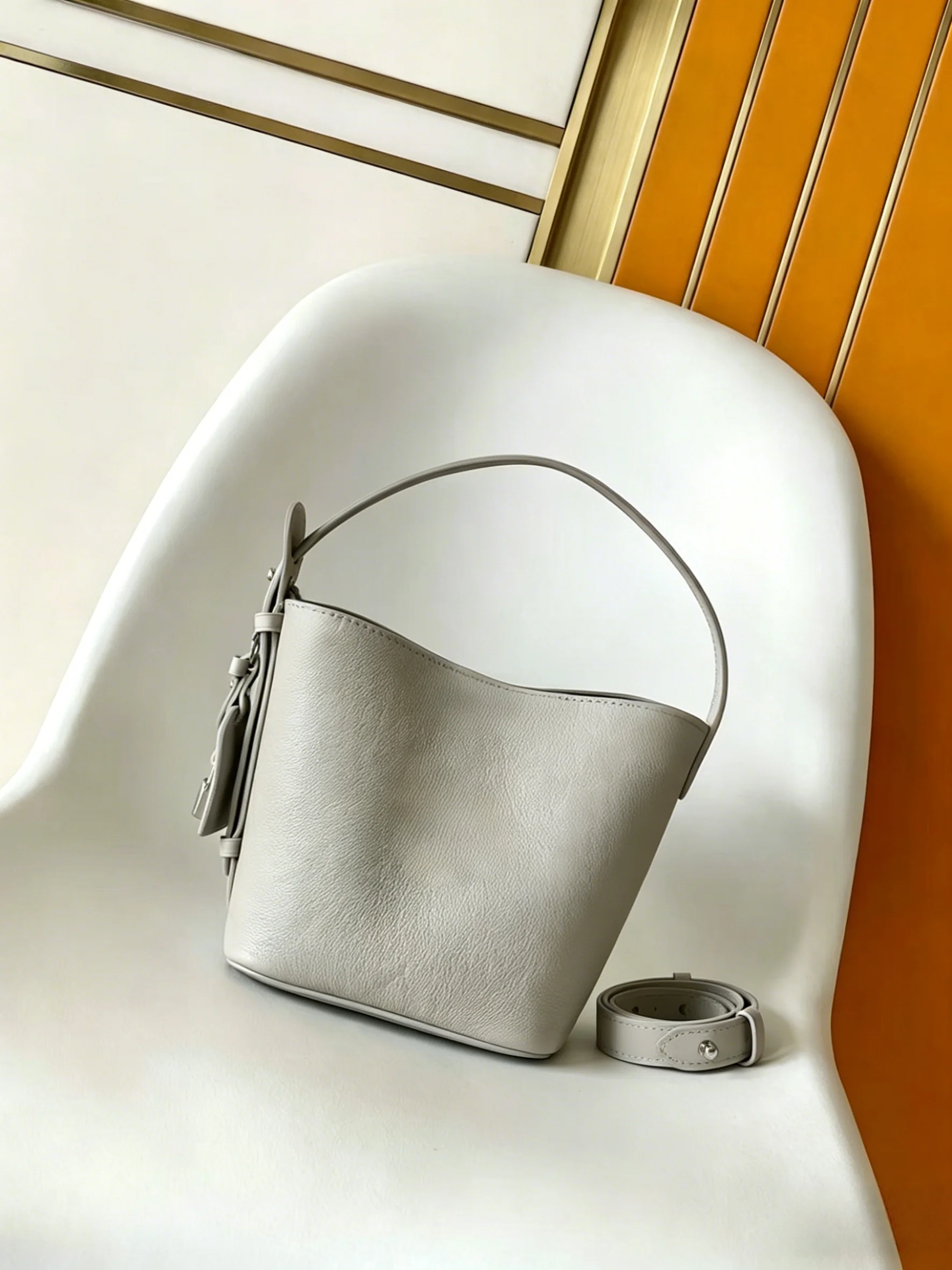 

Новинка 2026 года: Высококачественная дизайнерская повседневная сумка через плечо из натуральной кожи на молнии. Размер: 16x18x12 см.