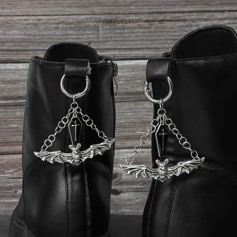 2 pairs of gothic-punk style bat shoe accessories, suitable for both men and women. Perfect for Halloween parties and as gifts.