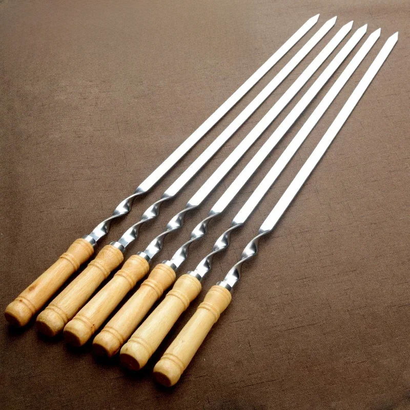 Płaskie szaszłyki Długi drewniany uchwyt Szaszłyk do grilla 55cm Shish Kebab Grill Sztyfty ze stali nierdzewnej Grill na zewnątrz Igła Widelce do grilla — zdjęcie 2
