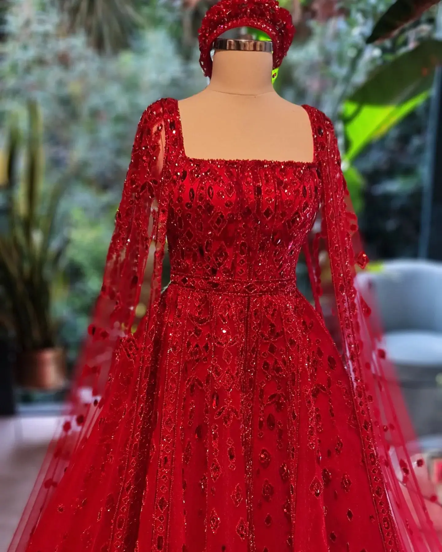 Sharon Said Elegantes Dubai Nude Arabisches Abendkleid mit Cape-Ärmeln Choker Weinrot Hochzeitsfeierkleider SS543 Maßanfertigung – Detail 8