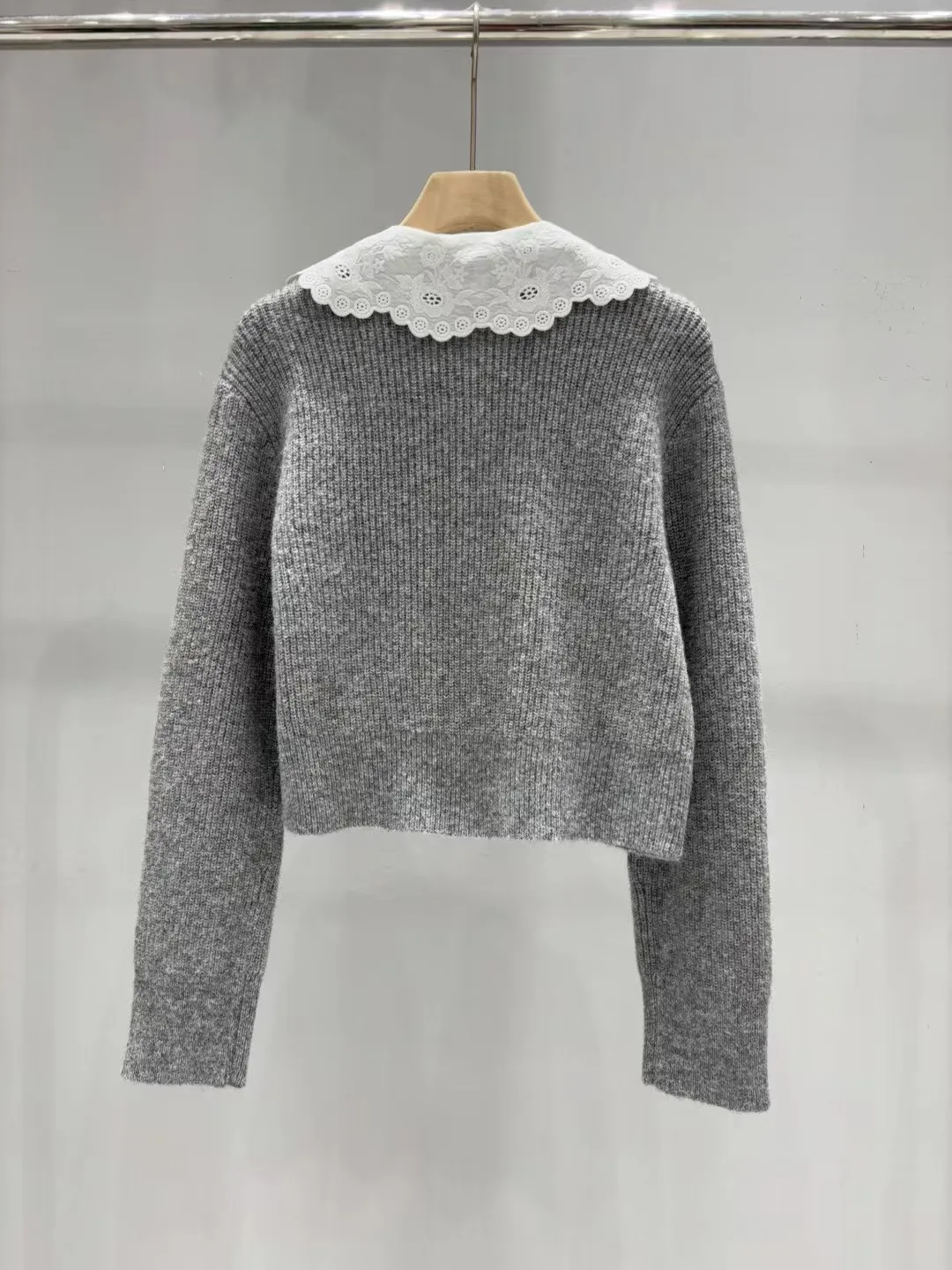 

High quality early spring women's light gray detachable lace collar knitted sweater SU223