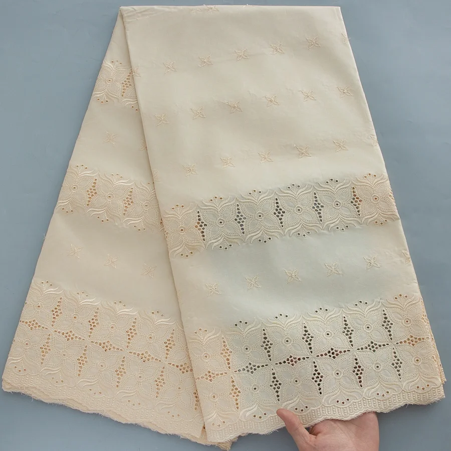 Beiger afrikanischer Schweizer Voile-Spitzenstoff – französische Baumwollspitze mit geometrischer Stickerei für Abendkleider und Hochzeitskleider