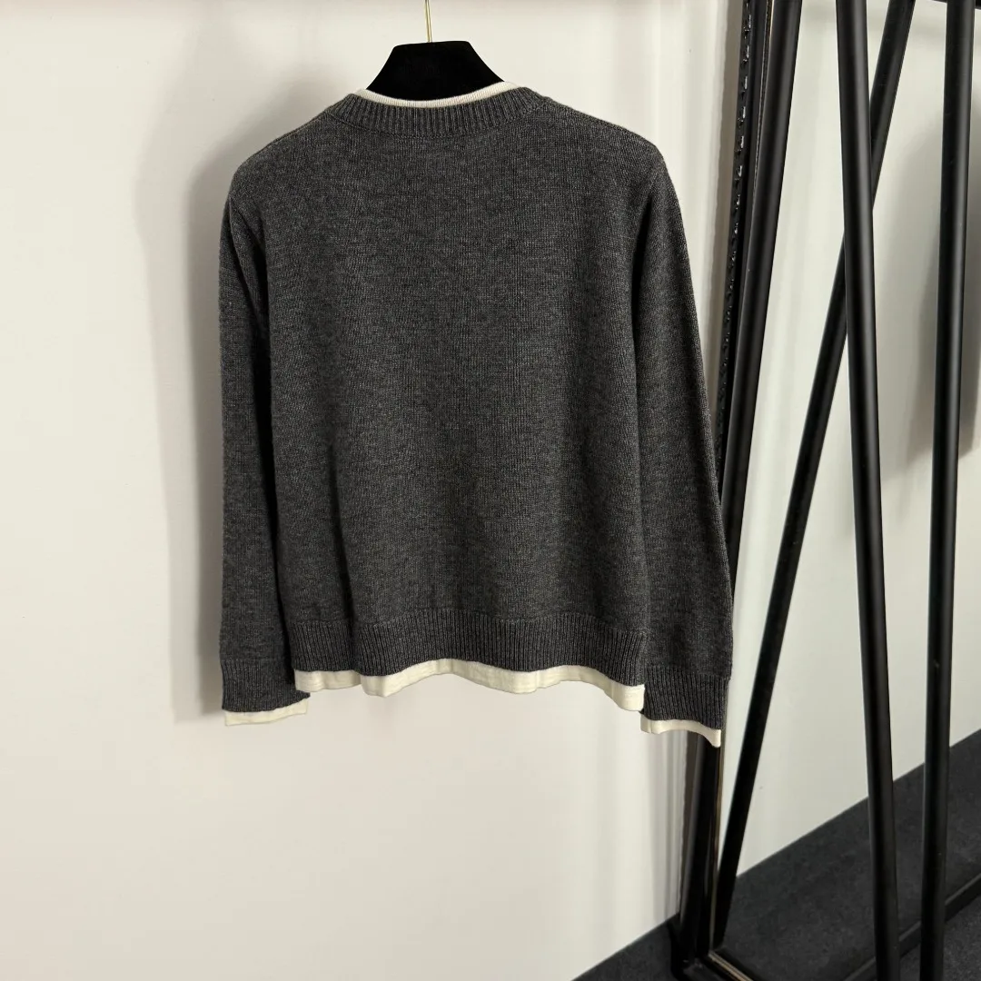 

2025 Autumn New Women's V-neck Long-sleeved Wool Sweater