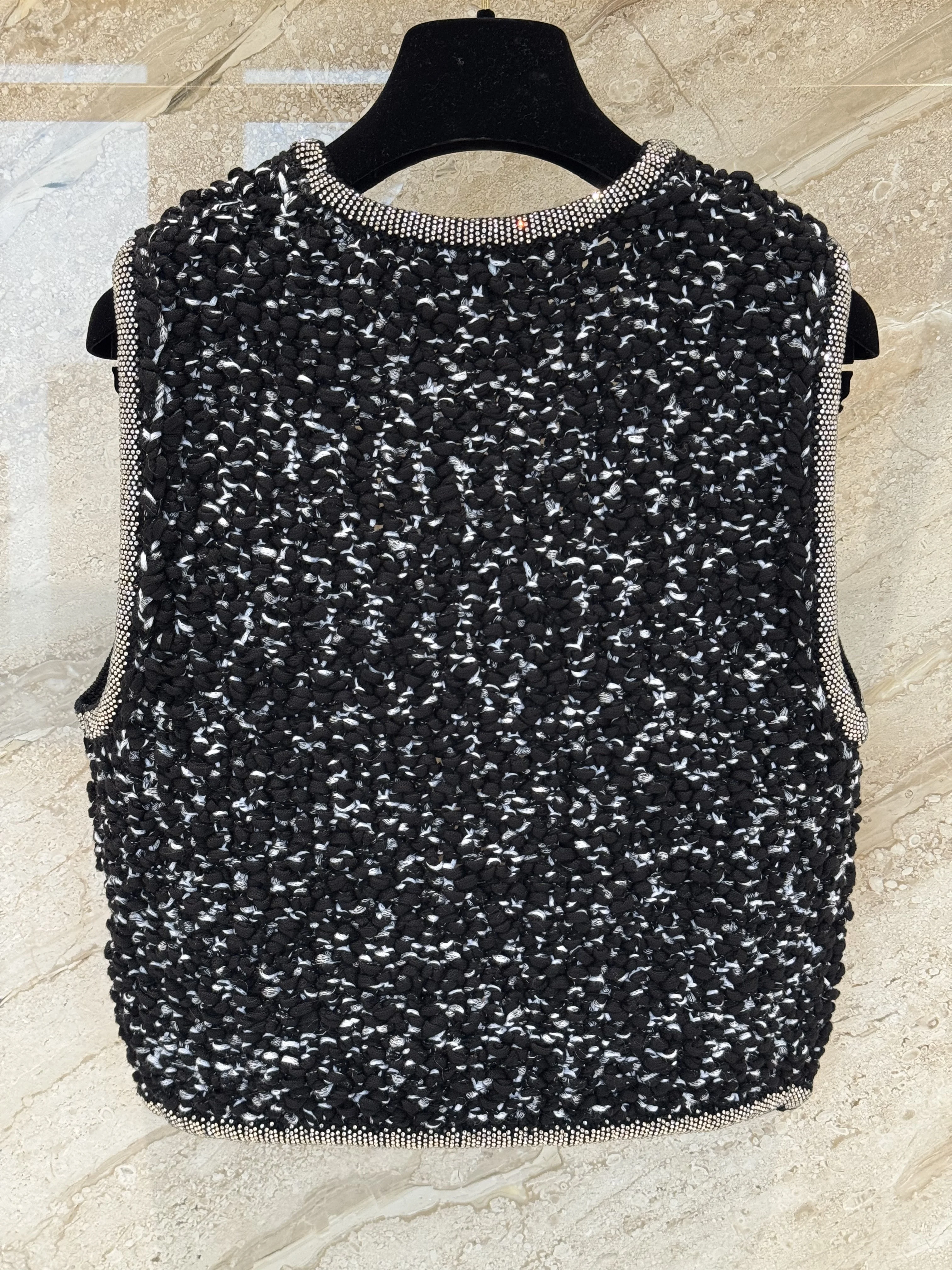 

Витой плетеный утягивающий и элегантный короткий жилет со стразами